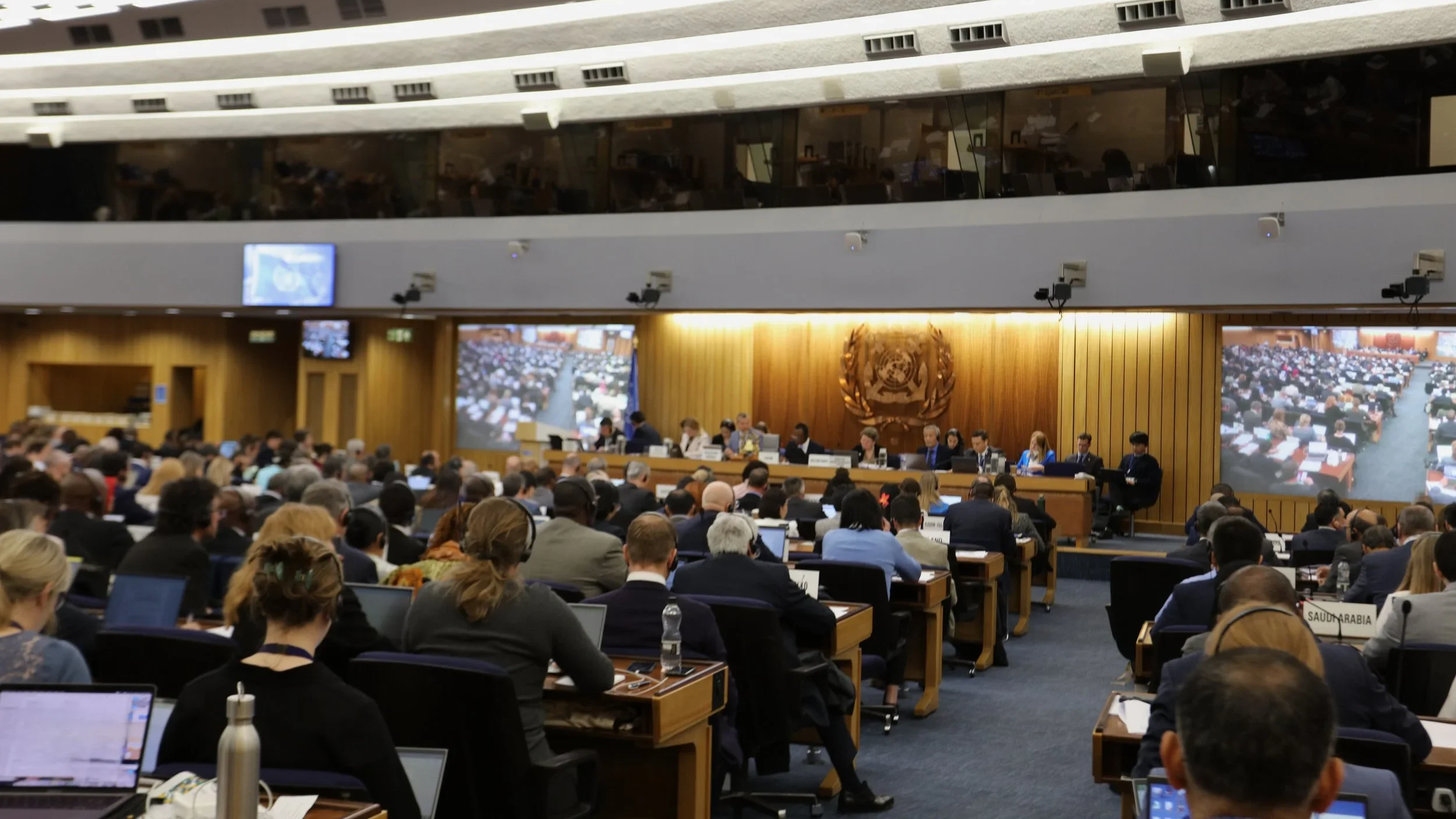 journalist photo of IMO meeting hall full with ongoing discussions from the side
