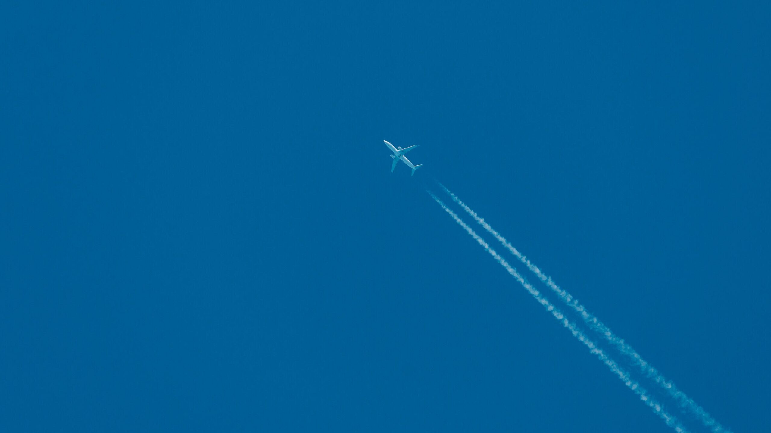 Plane leaving contrails behind it in the sky